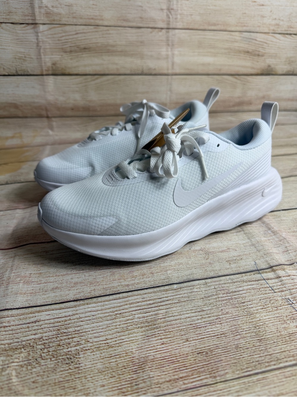 NWT Nike Promina Womens Training Shoes white. 7.5